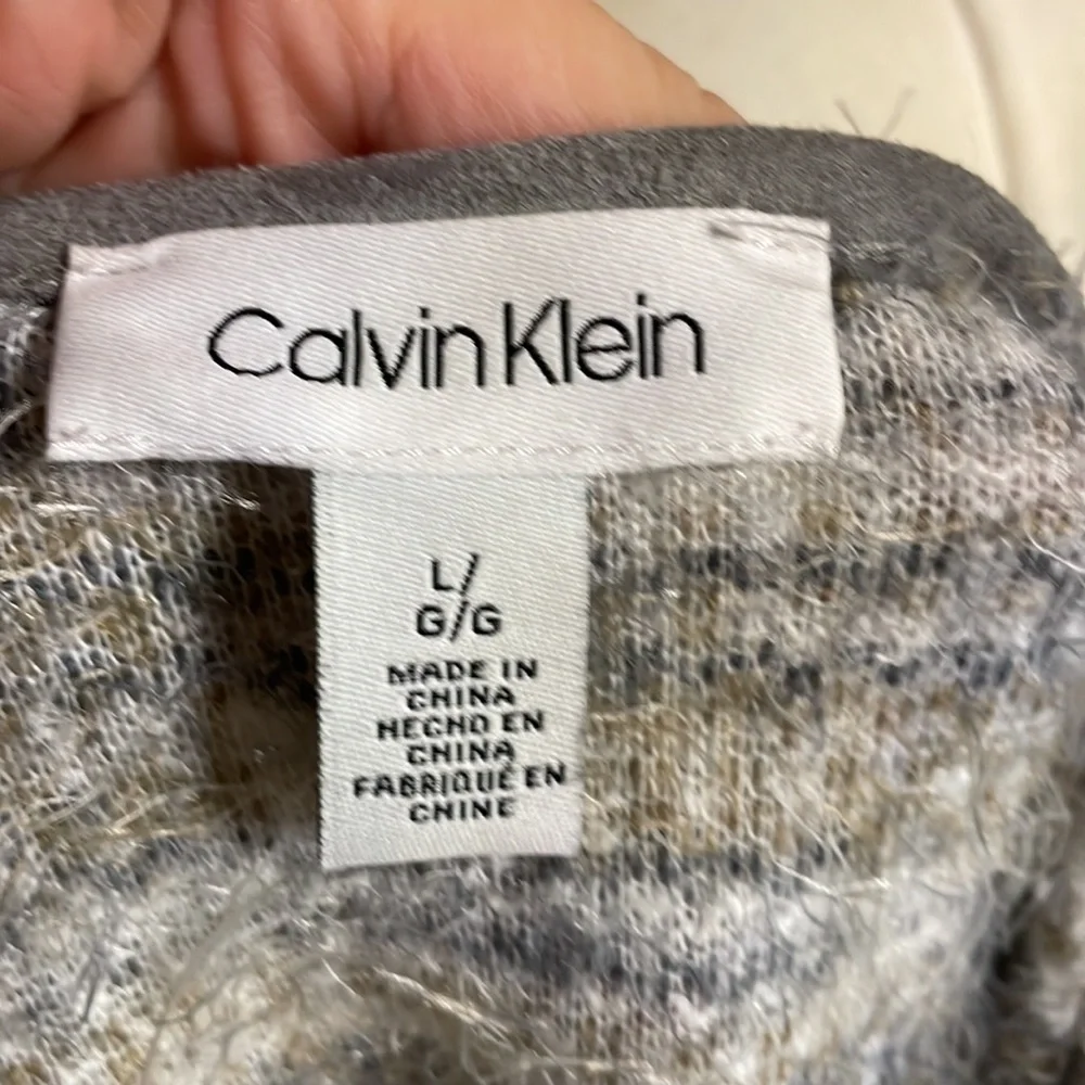 NWT Calvin Klein women’s cardigan knit sweater light 1 hook neck closure fuzzy L
